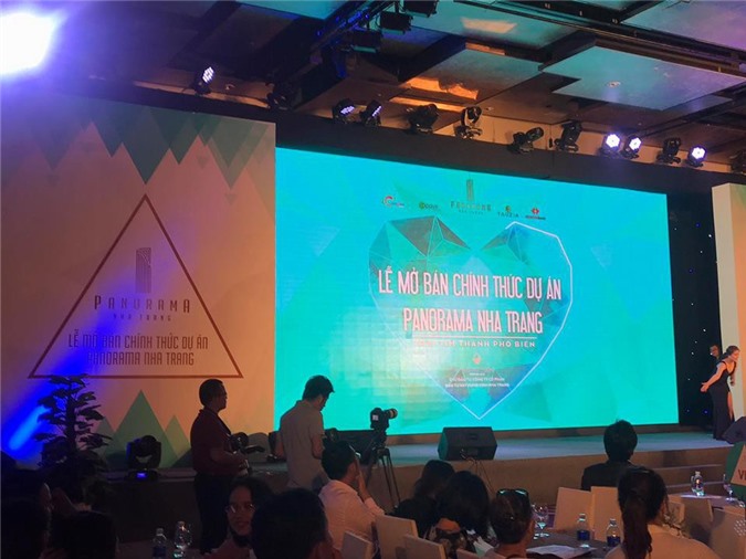 Khánh Hòa: Tỉnh “đá bóng trách nhiệm”, GĐ Sở Xây dựng chặn số phóng viên?