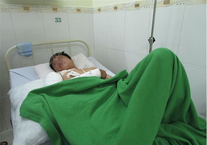 Hai anh em kể phút bị đâm trọng thương sau va chạm xe máy