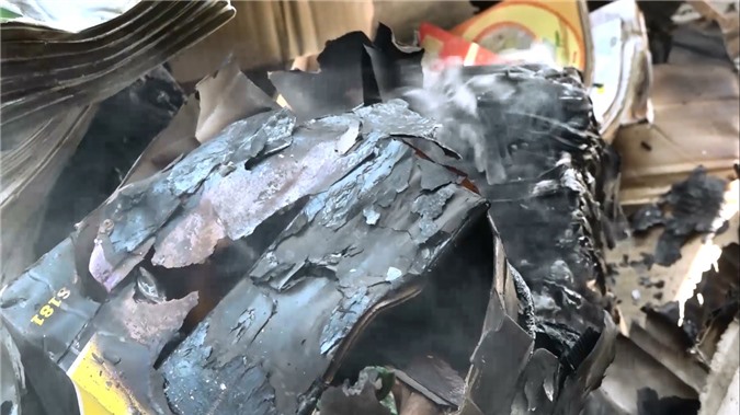 Mâu thuẫn cá nhân hai sinh viên mang xăng về đốt nhà trọ cho hả giận