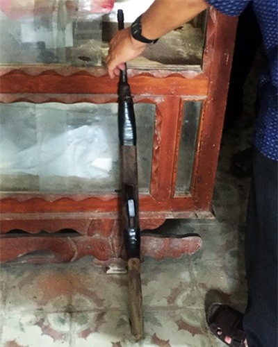 Sát hại vợ cũ, người đàn ông ôm súng cố thủ rồi tự tử