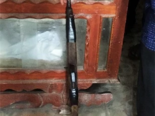 Sát hại vợ cũ, người đàn ông ôm súng cố thủ rồi tự tử