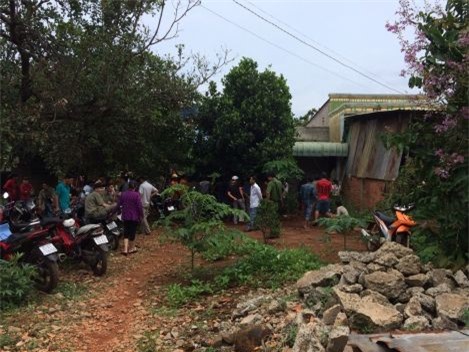 Thanh niên bóp cổ bạn gái đến chết rồi tự sát