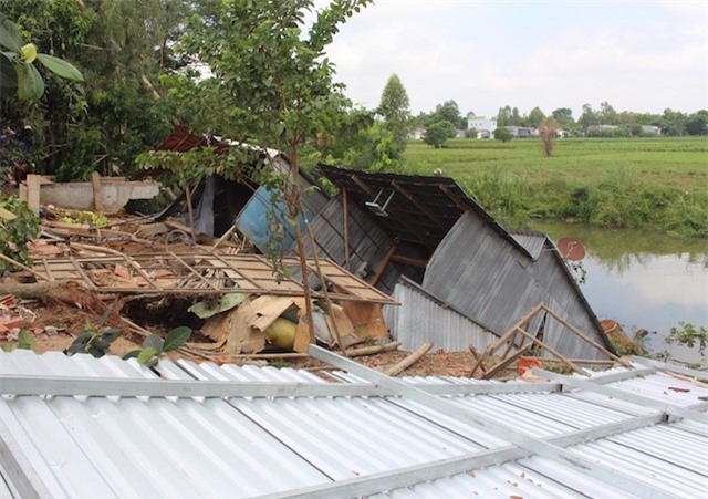 Sạt lở ở An Giang diễn biến phức tạp, 6 nhà dân bị nuốt chửng