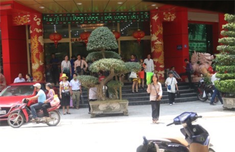 Thiên Ngọc Minh Uy đóng cửa: Vẫn tấp nập người ra vào