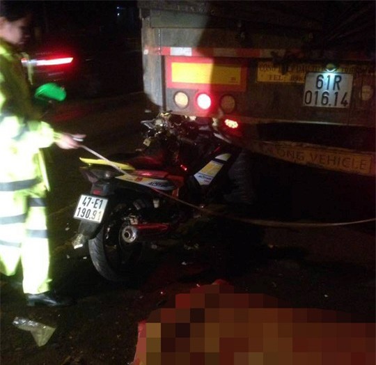 Tông vào xe container, 1 trung úy công an tử vong tại chỗ