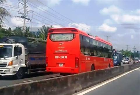Xử phạt lái xe Phương Trang đi ngược triều trên quốc lộ 1