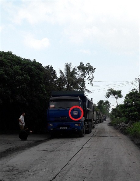 Đông Triều, Quảng Ninh: Dân bức xúc chặn xe tải vì gây ô nhiễm môi trường