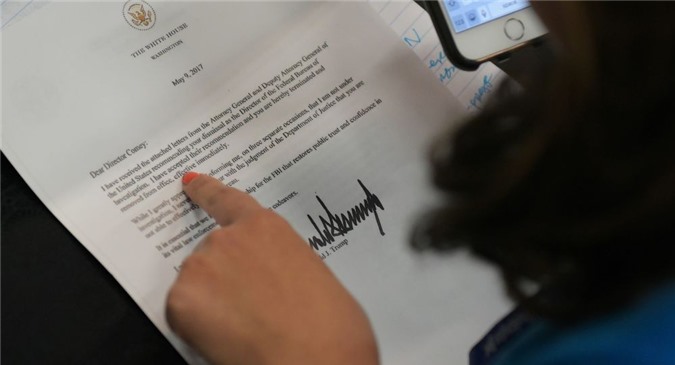 Hé lộ lý do Cựu Giám Đốc FBI James Comey bị sa thải