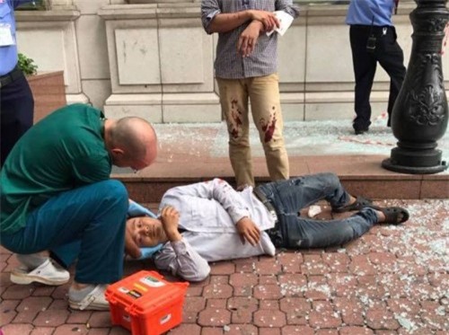 Rơi từ giàn giáo 7m xuống đất, nam thanh niên nhập viện cấp cứu