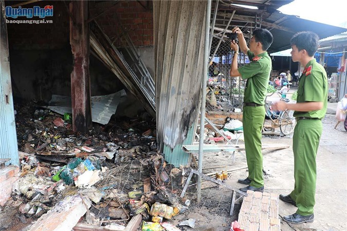 Sét đánh cháy chợ Nghĩa Kỳ, nhiều cửa hàng bị thiêu rụi