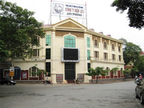 Thủ tướng yêu cầu EVN báo cáo việc cán bộ ngành điện du xuân