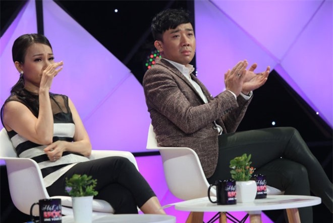 Trấn Thành, Cẩm Ly khóc lặng trước người cha nuôi 2 con teo não