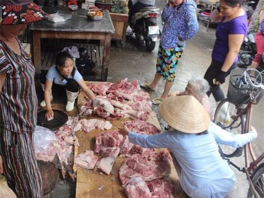 Hất chất bẩn vào thịt lợn: Xem xét khởi tố vụ án