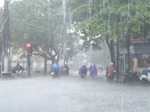 Mưa rào diện rộng, đề phòng tố lốc gió giật mạnh