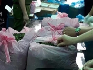 Phát hiện 4 container chứa 2,7 tấn shisha và lá khát tại Hải Phòng