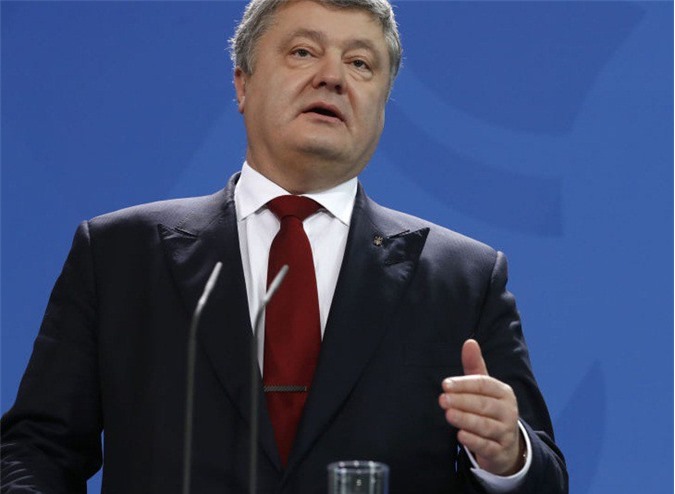 Poroshenko bình luận chế độ miễn thị thực với EU