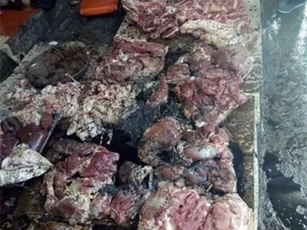 Tình tiết bất ngờ vụ người phụ nữ bị "dằn mặt" ném chất bẩn vào thịt lợn