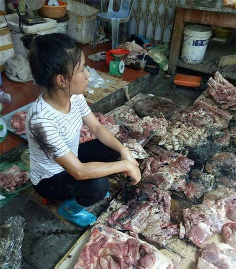 Hất chất bẩn vào thịt lợn: Không cấm chị Xuyến bán thịt lợn