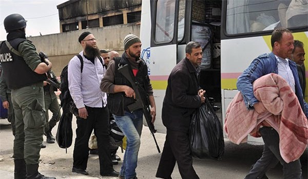 Syria: Hàng trăm phiến quân lũ lượt rời Barza và Tishrin tới Idlib