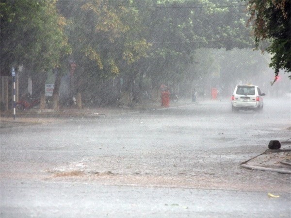 Bắc Bộ mưa lớn diện rộng, Hà Nội đề phòng tố lốc gió giật mạnh