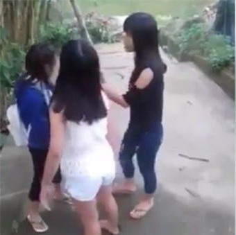 Cảnh cáo hai nữ sinh lớp 9 đánh bạn cùng trường ở Thừa Thiên Huế