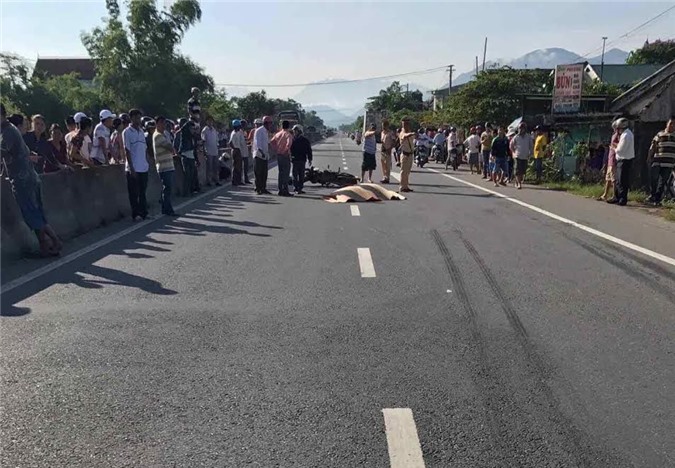 Huế: Xe container đâm Phó chủ tịch HĐND xã tử vong