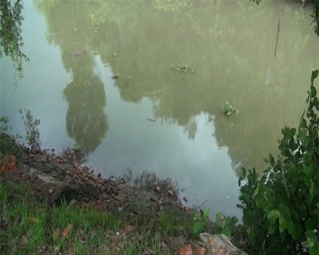 Trượt chân ngã, hai bà cháu đuối nước thương tâm