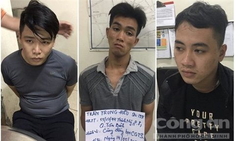 Băng cướp thủ súng và kiếm "phê" trong khách sạn ở Sài Gòn