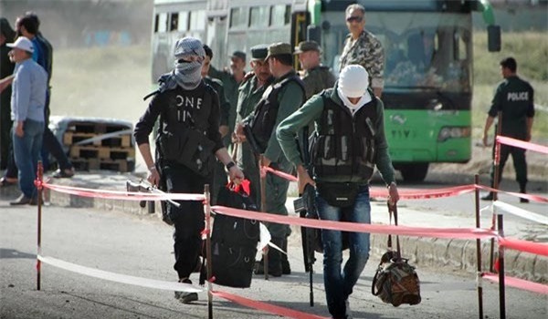 Không đầu hàng Syria, 1.900 phiến quân và gia đình rời Damascus tới Idlib