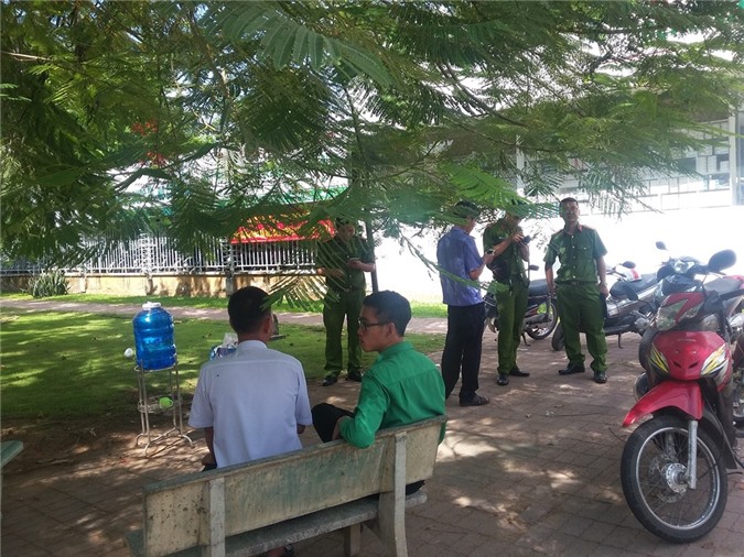 Người đàn ông tử vong bất thường trên ghế đá bệnh viện