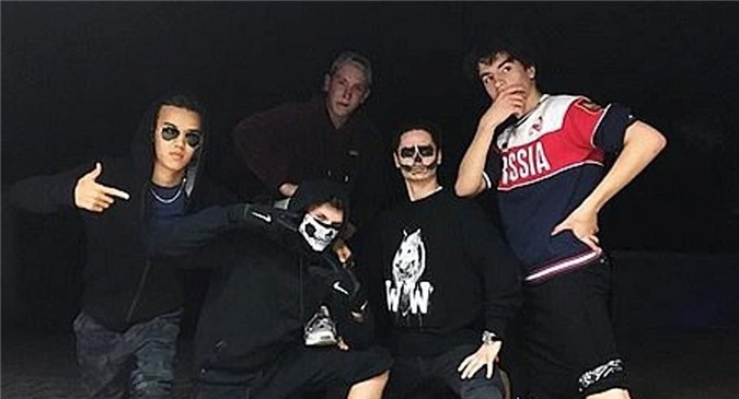 Tổng thống Ukraine Poroshenko mắng mỏ con trai vì chiếc áo “Nga”