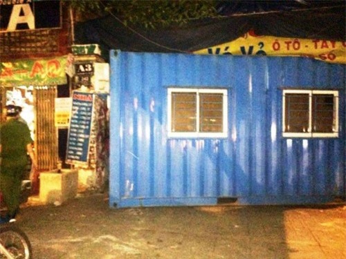 Truy tìm 30 thanh niên cầm hung khí truy sát cặp vợ chồng