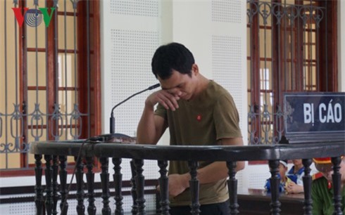 Bị can ngăn đóng cọc làm bờ rào, nam thanh niên đâm chết hàng xóm