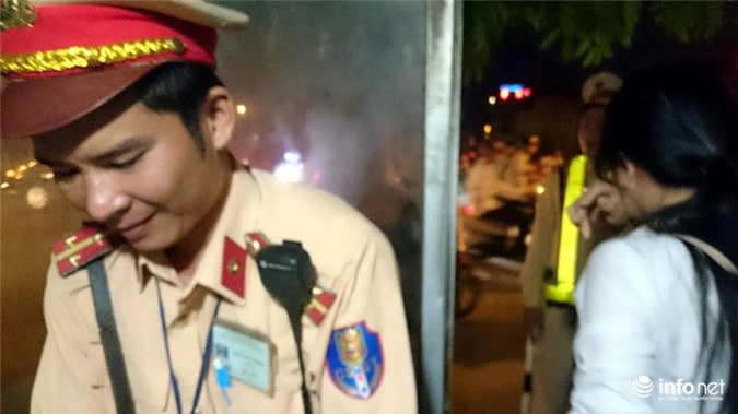 CSGT Hà Nội kịp thời cứu cô gái nhảy cầu tự tử vì tình