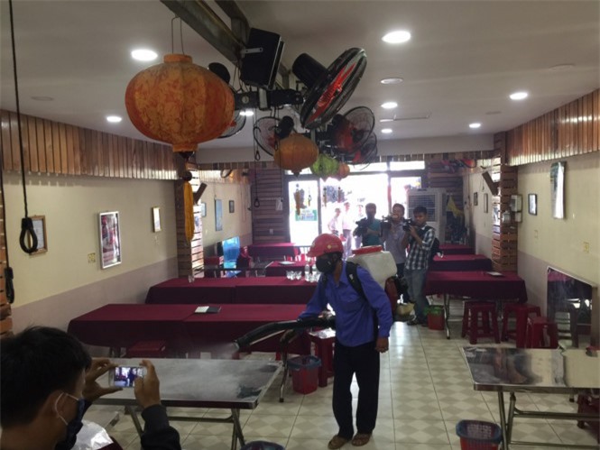 Đình chỉ quán cơm gà nghi gây ngộ độc cho 17 người