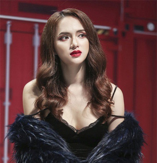 Hỗn láo với nghệ sĩ Trung Dân, Hương Giang bị tẩy chay