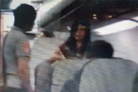 Nữ hành khách chửi mắng tiếp viên bị cấm bay 12 tháng