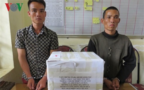 Ôm 16kg thuốc phiện nhảy sông Mã bỏ trốn, 2 gã trai vẫn bị tóm gọn