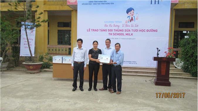 Tặng 500 thùng sữa tươi học đường TH School Milk cho học sinh mầm non và tiểu học tỉnh Hưng Yên 