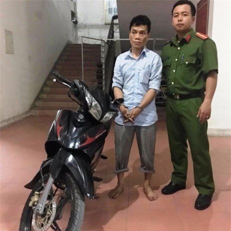 Trộm xe máy chở bạn gái vào nhà nghỉ sử dụng ma túy