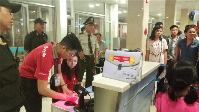 Máy bay delay, nhân viên VietJet: “Muốn không bị trễ thì đi chuyến 5-6h sáng”