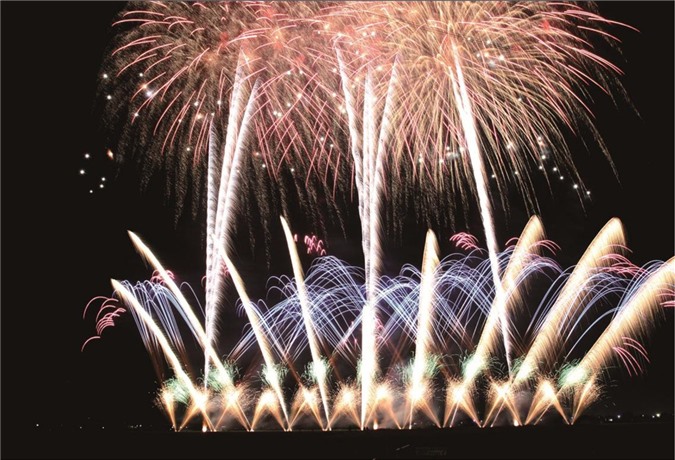 “Kịch tính” trong đêm pháo hoa thứ 2 của DIFF 2017