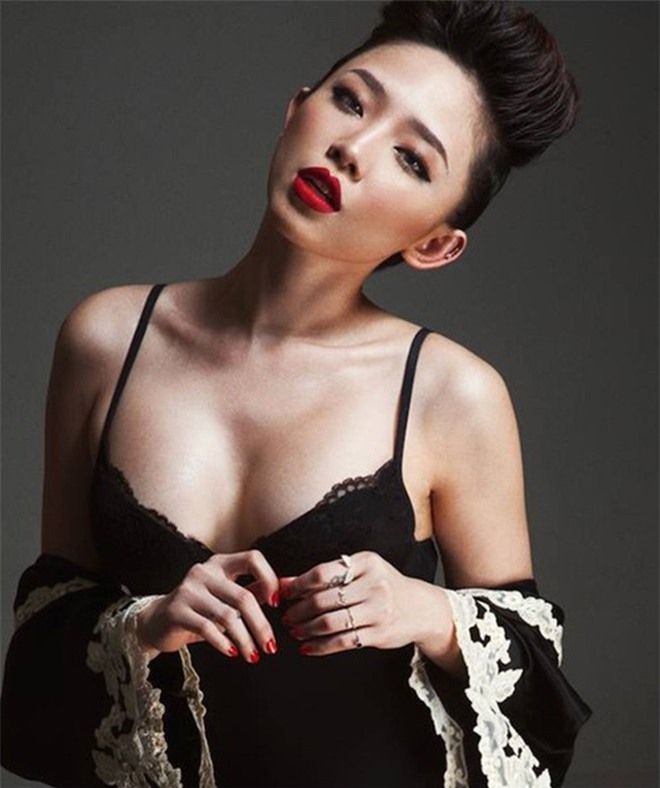 Anti fan "lên mặt dạy đời", Tóc Tiên đáp trả gây "sốc"