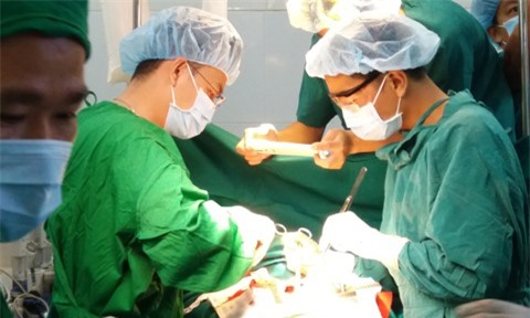 Bác sĩ cứu sống kịp thời bệnh nhân vỡ tim do tai nạn giao thông