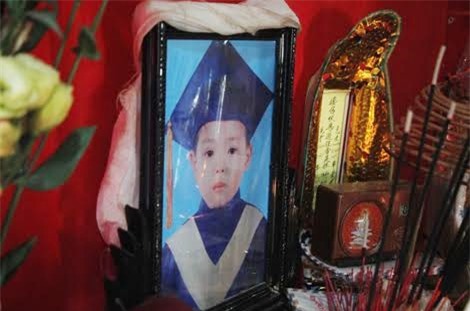 Bé trai 10 tuổi tử vong khi dũng cảm cứu 4 bạn đuối nước