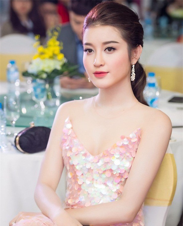 Huyền My dính scandal "thả thính", cô gái tố Á hậu sửa status