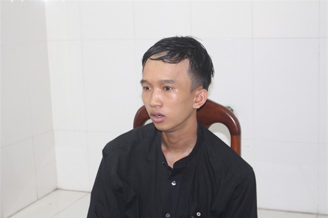 Thanh niên chặn đường đâm gục bạn gái vì đòi chia tay