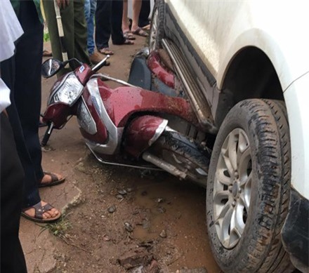 Khởi tố giám đốc say rượu gây tai nạn, đánh cả cảnh sát