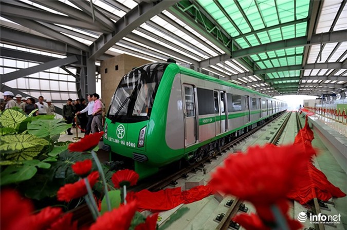 Người dân tận mắt chiêm ngưỡng hình ảnh đầu tiên tại nhà ga La Khê