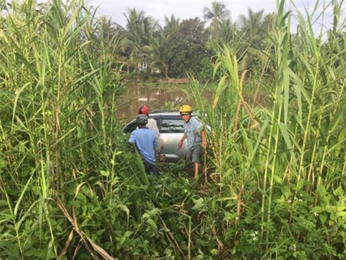 Tài xế ôtô tông 6 người thương vong bị khởi tố